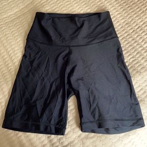 Aritzia TNA Biker Shorts
